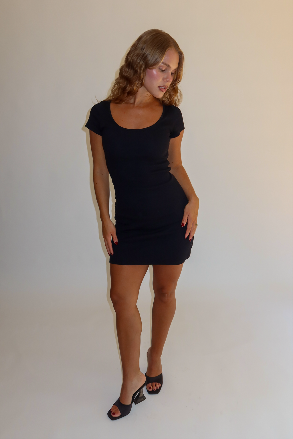 Scoop Neck Mini Dress Black L Scoop Neck Mini Dress Black L